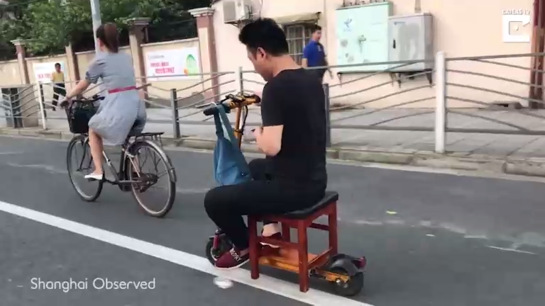 Табуретка на колесах смотреть онлайн