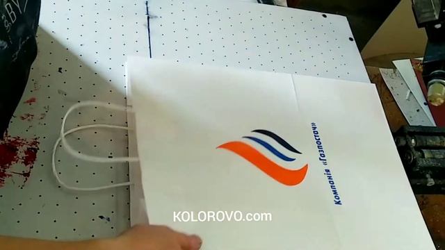 Шовкографія. Друк лого на паперових крафт пакетах. Sreen printing on paper bags. Печать на пакетах. смотреть онлайн