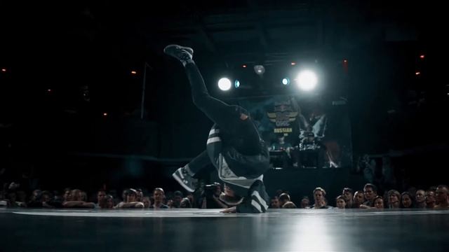 Johnny (Back2School) vs Groovy John (OBC) | 1/8 Red Bull BC One Russian Cypher 2016 смотреть онлайн