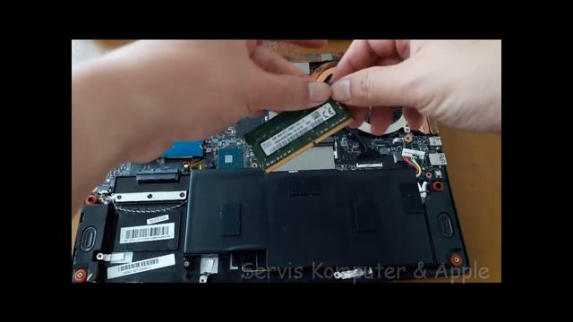 MSI MS-16R3 Upgrade RAM & SSD смотреть онлайн