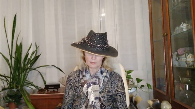 Стихи - Марина Цветаева - "Осыпались листья над вашей могилой .. " смотреть онлайн