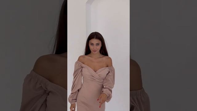 Бежевое платье футляр с объёмными рукавами berezkashop смотреть онлайн