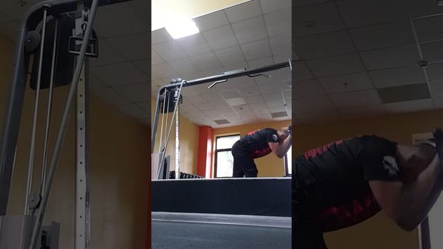 Молитва стоя в разножке, одна нога вперед 3-4*12 (каждой стороной) – 55 смотреть онлайн