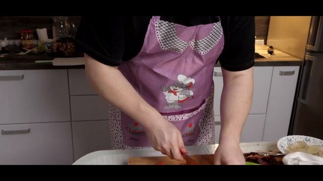 Борщ и Котлеты с Пюрешкой | На Кухне с Мишей Джусом #1 смотреть онлайн