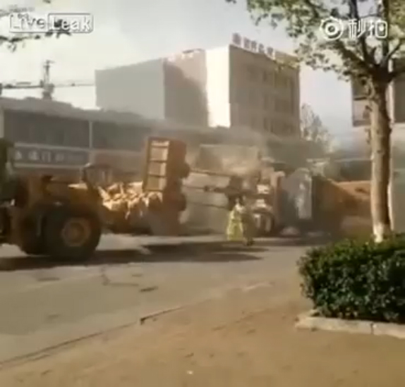 Драка китайских тракторов смотреть онлайн