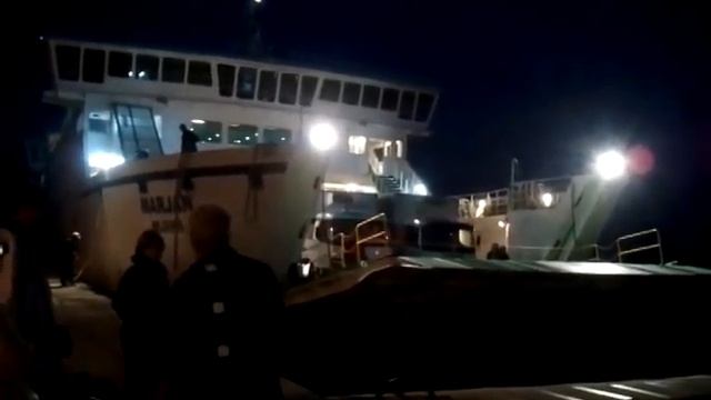 Хорватия, о. Брач, г. Супетар. Прибытие парома. смотреть онлайн