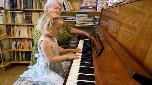 Ярослава Лемешкина, 3 года. Транспонирование. "В траве сидел кузнечик". смотреть онлайн