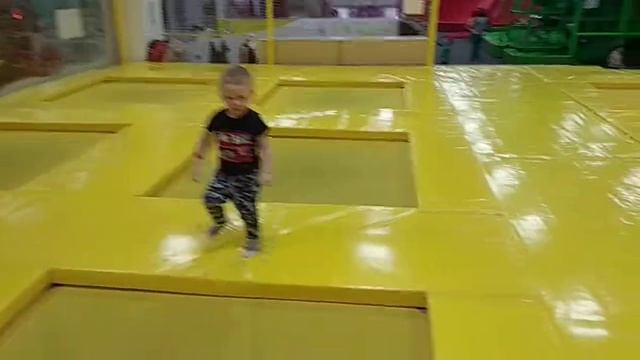 Новосибирск. Детский игровой центр Banana Park, ТЦ Континент, улица Троллейная смотреть онлайн