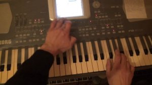 "На теплоходе музыка играет" на синтезаторе