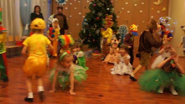 средняя группа танец Елочка смотреть онлайн