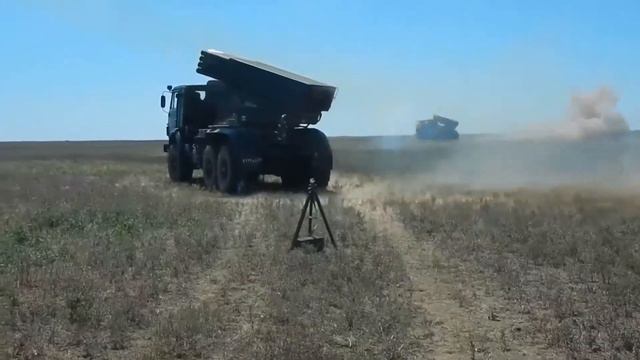 multiple rocket launchers "GRAD" in Crimea смотреть онлайн