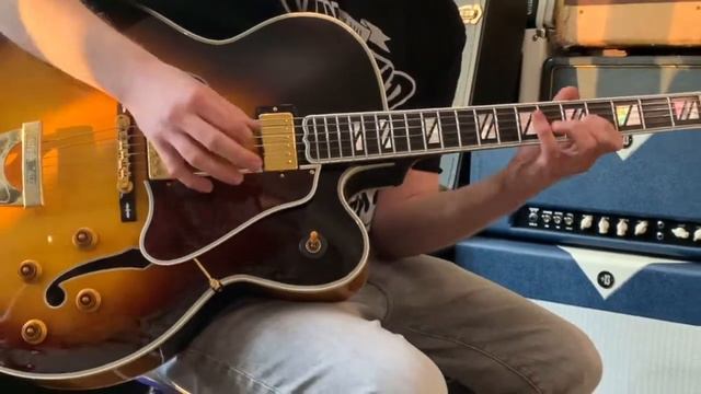 2002 Gibson Super - 400 Archtop in Sunburst finish смотреть онлайн