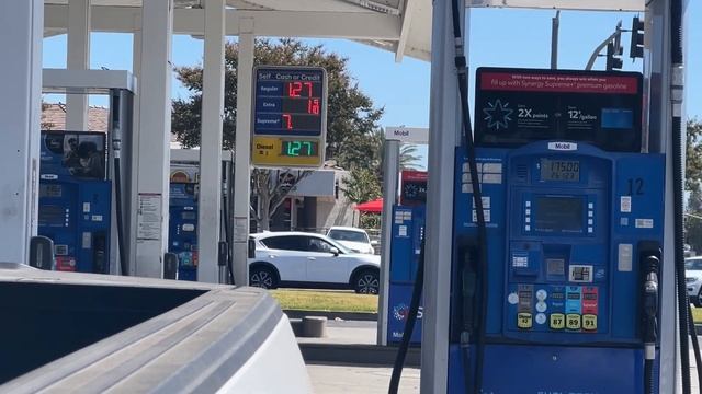 Original video of Flipper Zero hacking gas prices смотреть онлайн