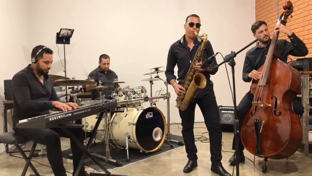 Pink Panther Theme - Pantera cor de rosa - Four Jazz смотреть онлайн