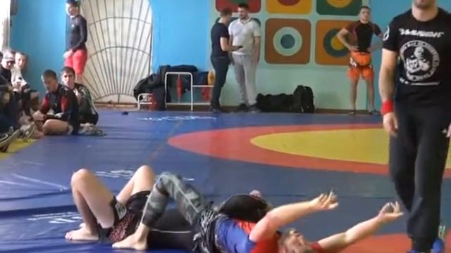 Турнир по грэпплингу среди начинающих прошел во Владивостоке смотреть онлайн