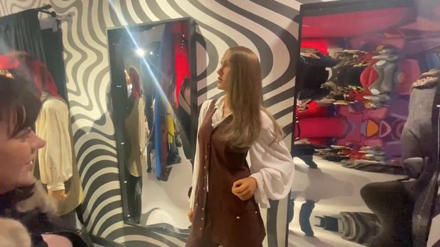 Прогулка по Зеленоградску. Музей восковых фигур, фонтан с пупсами. 2024 смотреть онлайн