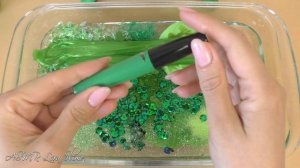 "ASMR Slime" Зеленый слайм.? Смешиваю слайм с косметикой, блестками, бусинками. Расслабляющее видео