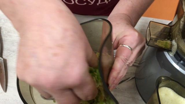 Настоящий сок из шнековой соковыжималки. смотреть онлайн
