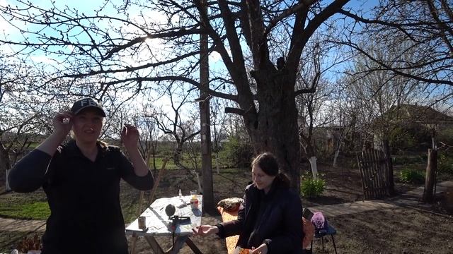 С Леной в деревню, Примерка подарочка, Сажаем цветочки, Вкусный обед смотреть онлайн