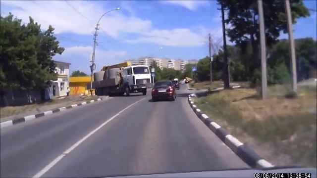 Очередной урод, я аж диск от бордюр поцарапал. смотреть онлайн