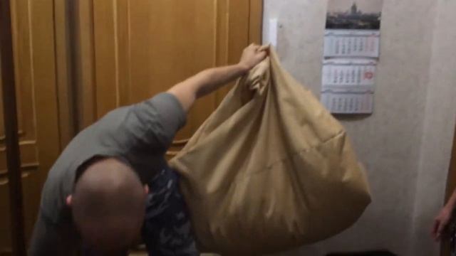 Что делать, если из внутреннего чехла кресла-мешка высыпались шарики?! смотреть онлайн