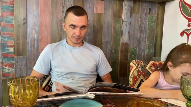 ВЛОГ ТЦ Красная Площадь! Нашли шикарный диван! Кафе ДИКАНЬКА! смотреть онлайн