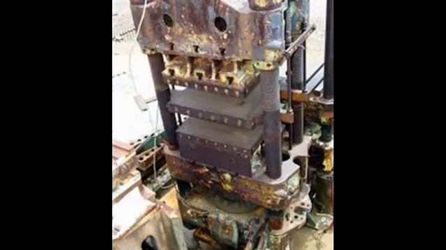 French Oil 140 Ton 4-Post Press #1337-3 смотреть онлайн