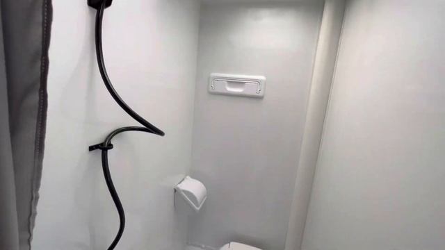 ? АвтоДом в кузове ГРУЗОВИКА ? со всеми удобствами RV SHOW TAMPA FLORIDA January 19, 2022 смотреть онлайн