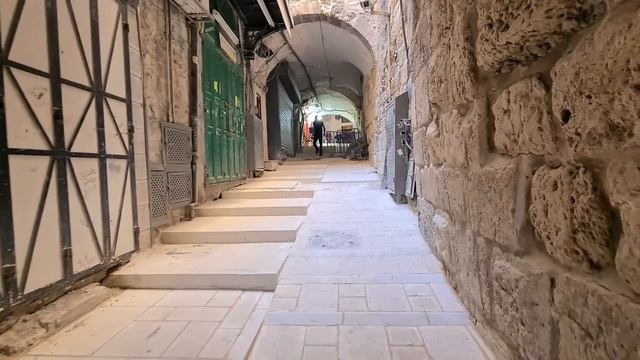 Walk the Stations of Jesus' cross on the Via Dolorosa, Jerusalem - Detailed information of the rout смотреть онлайн
