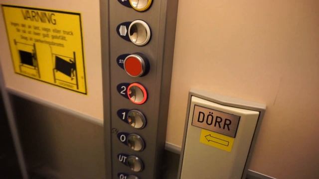 1950 unknown traction bedsize elevator without inner doors (mod by OTIS) @ Hospital, Falun, Sweden смотреть онлайн