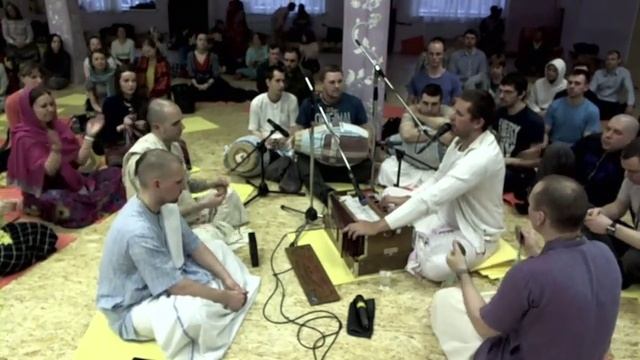 2016.04.08, Пт. - СПб, КЦ Гаура. Пятничные Киртаны смотреть онлайн