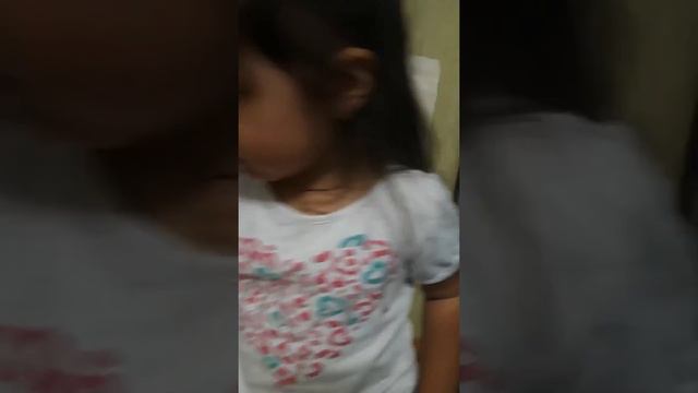 София рисует солнечную систему на обоях смотреть онлайн