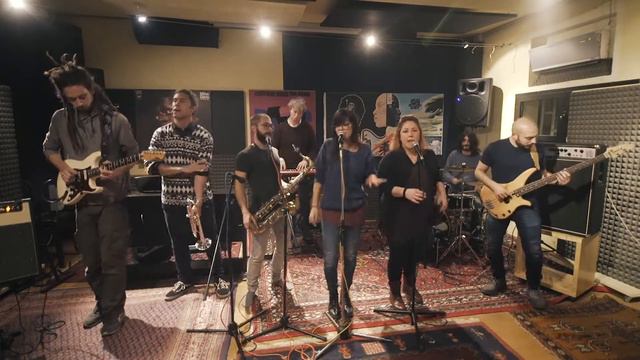 Gimme That Kiwi - Cammino Piano (Studio Live version) смотреть онлайн
