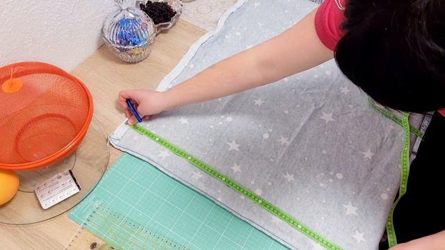 Готовим подарки ?/Села за машинку?/Дела по дому ?/Завтра на работу ?? смотреть онлайн