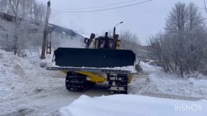 Расчистка снега бульдозером ЧЕТРА Т11 болотоходом / ТехЗап