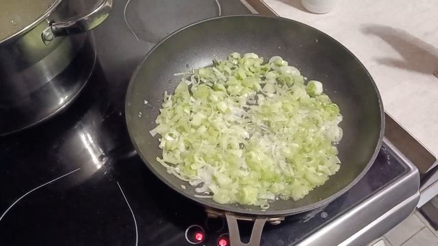 Паста Лингвини с семгой в сливочно-чесночном соусе смотреть онлайн