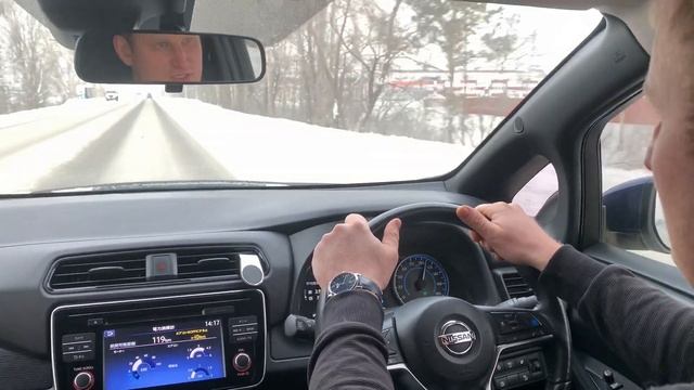 Сколько проедет Nisan Leaf ZE1, если скорость 120 км/ч? На улице -25 градусов. Зима. Мороз. смотреть онлайн