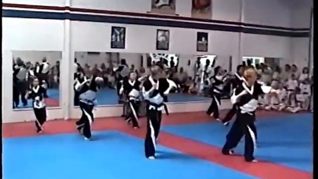 Beehive Martial Arts смотреть онлайн