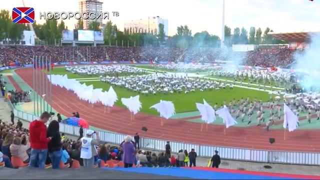 Глава ДНР организовал детям отдых в Аквапарке Донецка смотреть онлайн