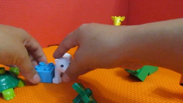 Лего дупло 10801 Вокруг света малыши/Lego duplo 10801 baby animals Unboxing смотреть онлайн