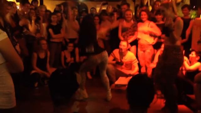 Reggaeton Battle "POPPI BLANCA" Ania VS Katia смотреть онлайн