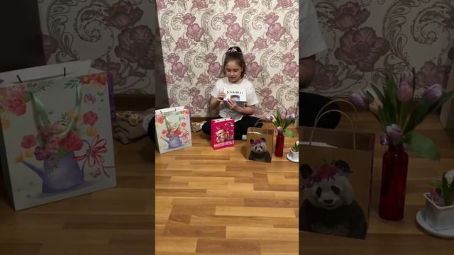8 марта💐обзор моих подарков😎всем большое спасибо💋мне очень приятно#подарки#8марта#обзор#кайф#топ смотреть онлайн