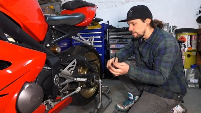 In The Garage With Chris (Make your bike better for free) смотреть онлайн