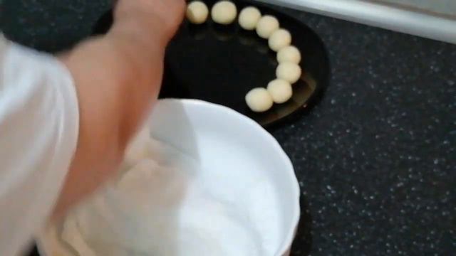 Gulab jamun soft n delicious recipe by Tehmina ka kitchen смотреть онлайн