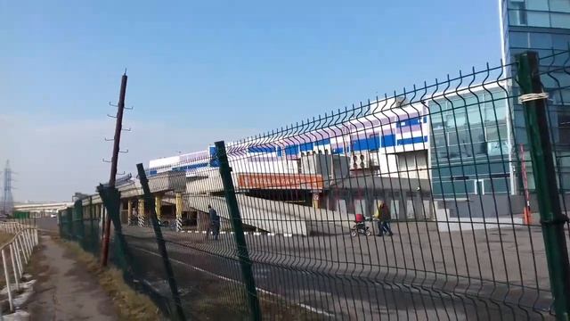 Слив нечистот в пруд рядом с ЖК Татьянин Парк (у БЦ Боровский) _ 2017-03-08 смотреть онлайн