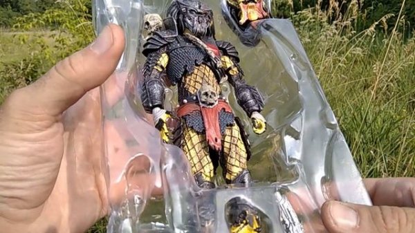 Как распознать бутлег фигурки Хищник. Обзор фигурки Scarface Predator Concrete Jungle NECA