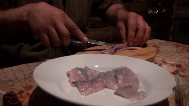 Снова паразиты в рыбе. Что ест хариус и что ест хариуса / Grayling. Eating raw смотреть онлайн