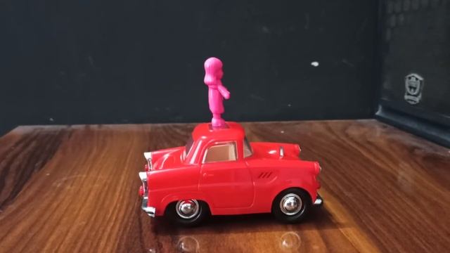 A girl standing on the roof of a car #short смотреть онлайн