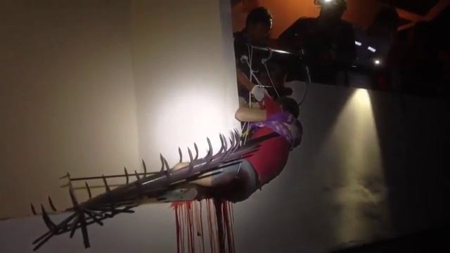 В Таиланде россиянин решил попасть в номер через балкон и упал на штыри. смотреть онлайн