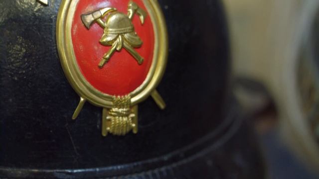 Дмитрий фон Мекк и коллекция пожарных шлемов: каска за 10 000 евро - о2тв: ОНИ смотреть онлайн